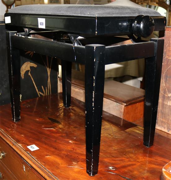 Adjustable piano stool & music stand(-)